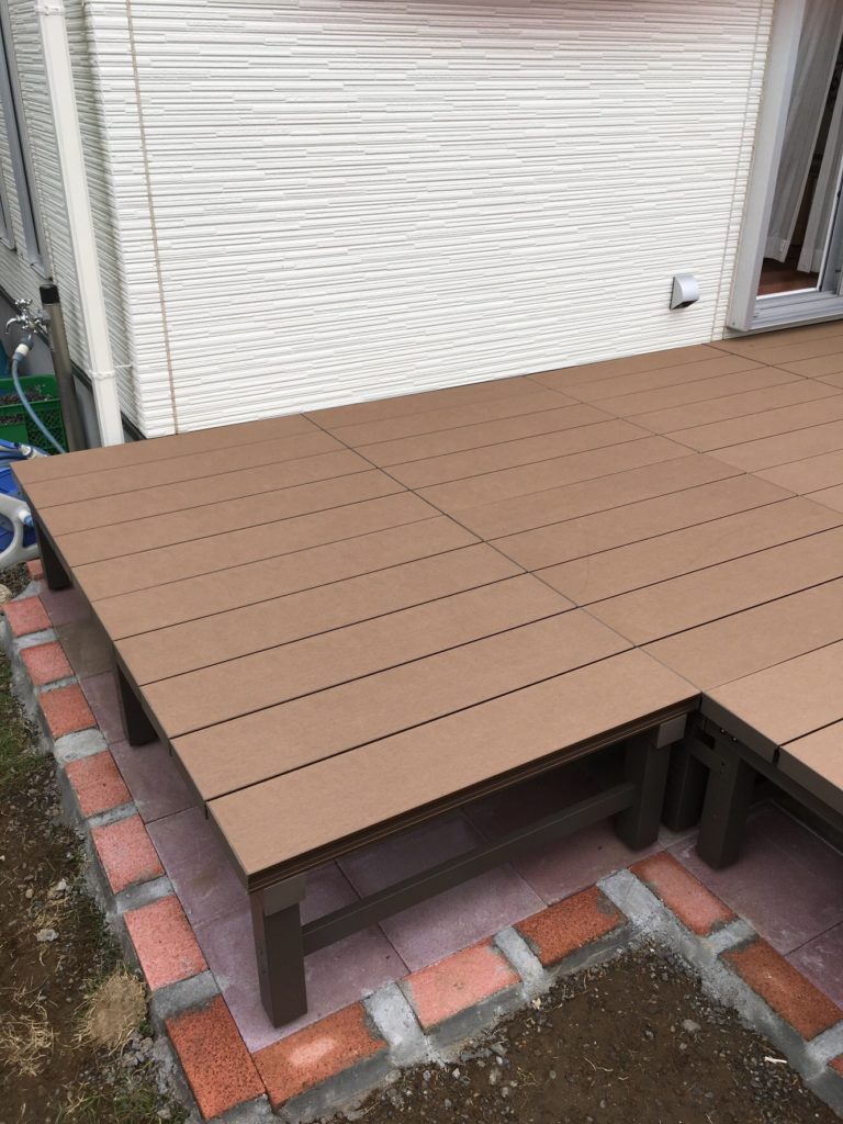 ウッドデッキ、ウッドデッキパネル、ユニットウッドデッキ、DIY、防草シート、砂利、レンガ、オーニング、コストコ、物置、カインズホーム、初心者